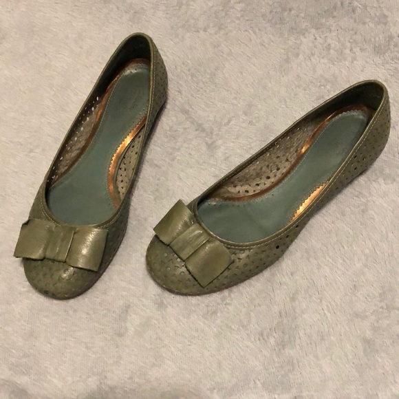 clarks flats green